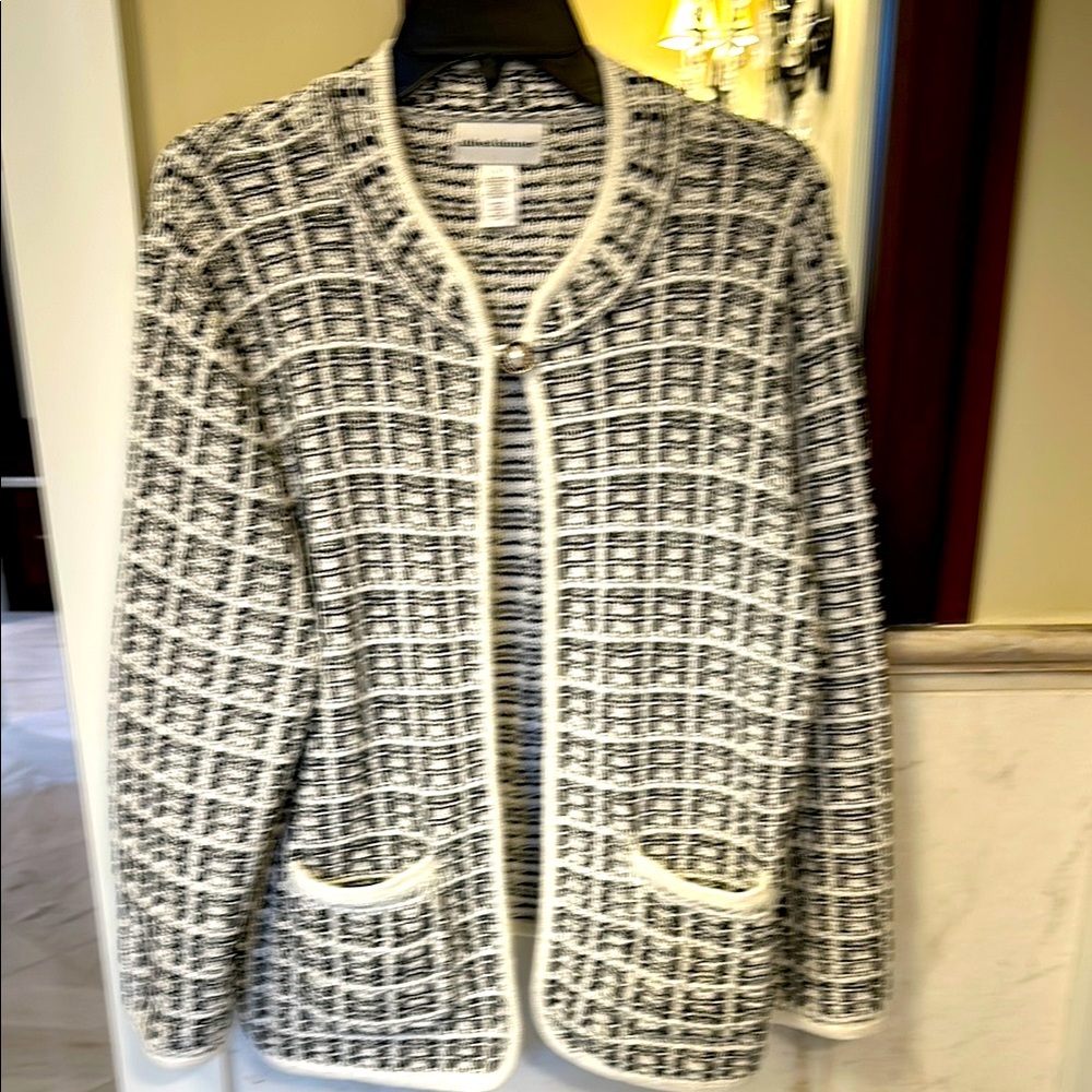 Woman’s Alfred dunner cardigan/jacket.